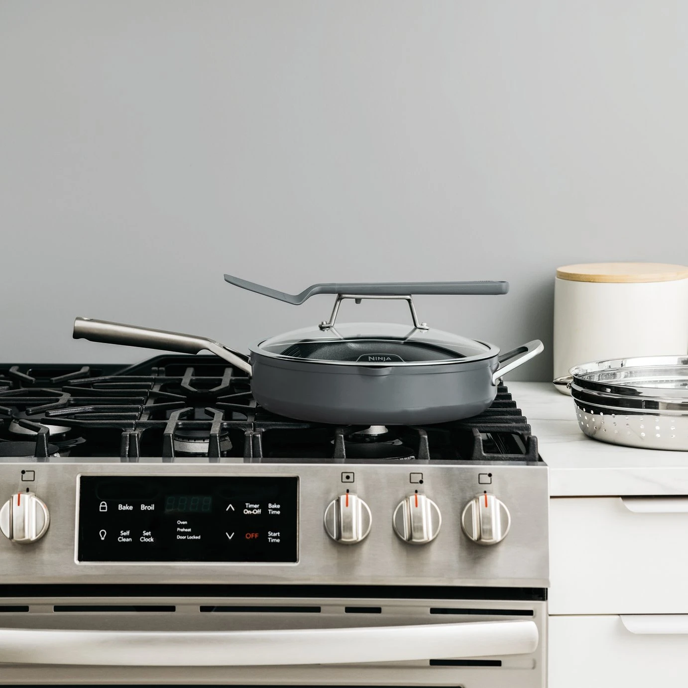 Ninja Zerostick 28cm Non Stick Aluminium Possible Pan -Grey 4 Ninja Zerostick 28cm Non Stick Aluminium Possible Pan -Grey - Image 2