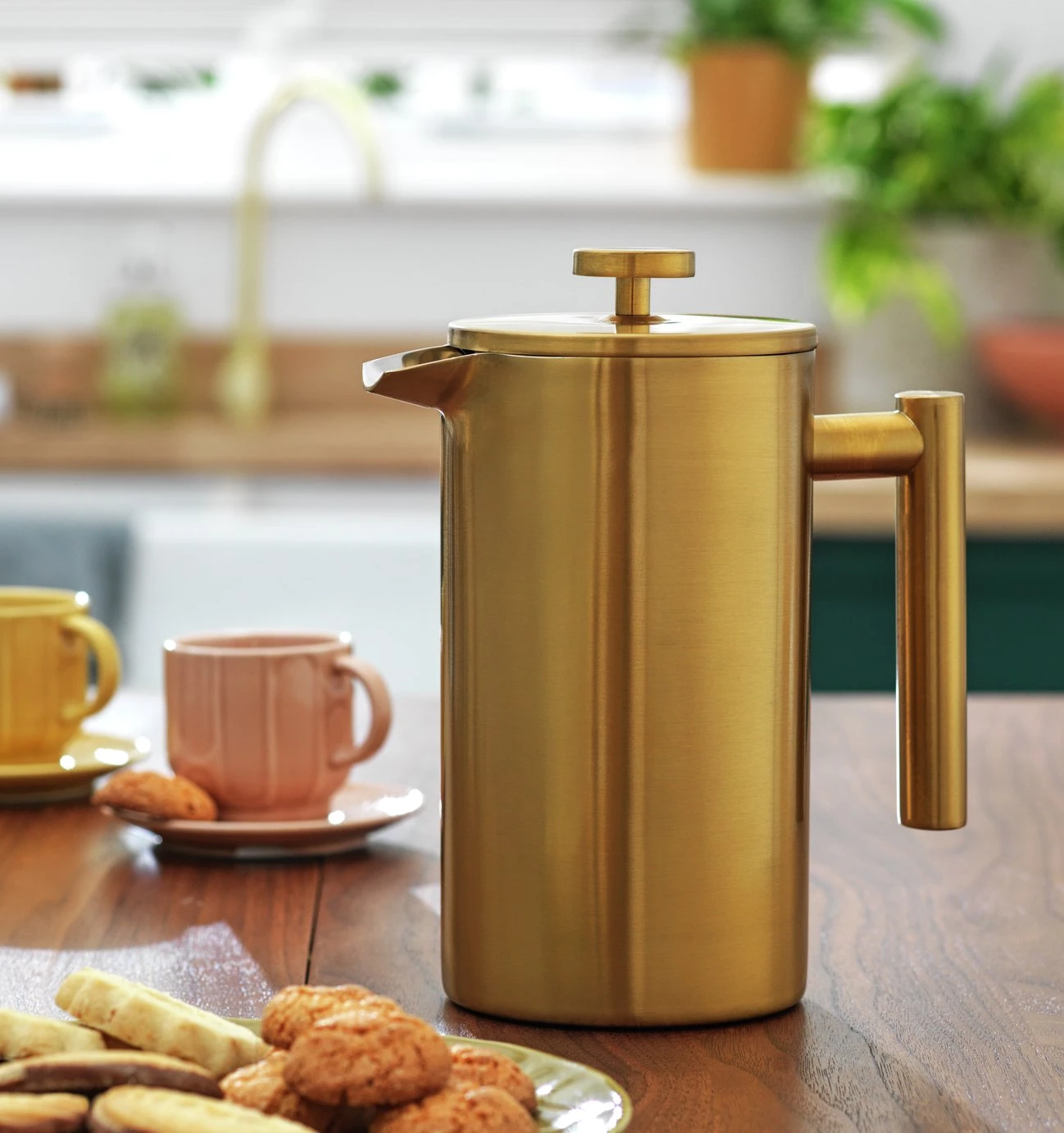 Habitat Double Walled 8 Cup Cafetiere - Gold 4 Habitat Double Walled 8 Cup Cafetiere - Gold - Image 2